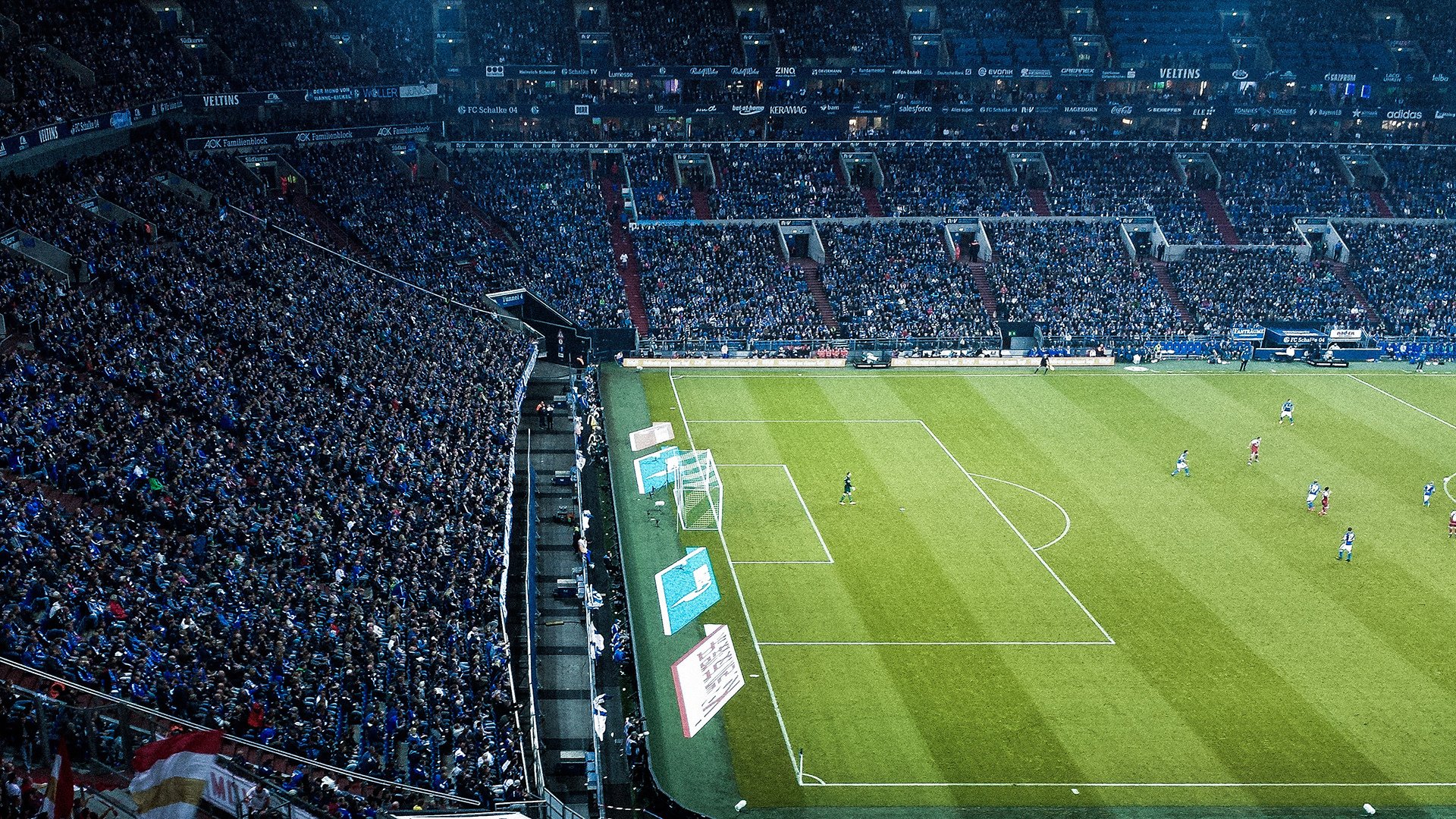 中超联赛冠军归属悬念升级，引发球迷热议，中超冠军球队